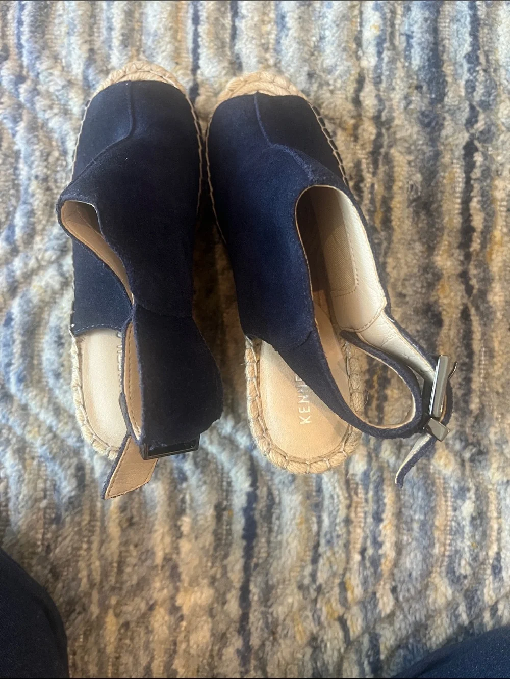 New Women’s Kenneth Cole wedge size 7, navy blue - Picture 5 of 8